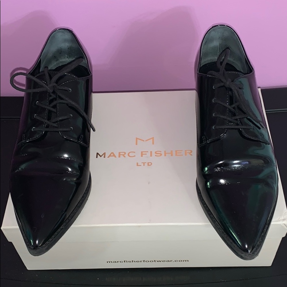 Very cool point toe Marc Fisher dress shoes